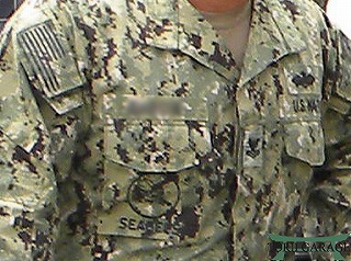 米軍放出品　NAVY 海軍　真鍮製　プレート 9652_navy_e5_right_collor_2a.jpg